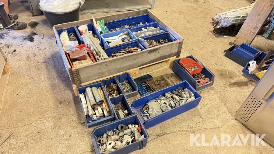 Blandede bolte,skruer,møtrikker,skiver,fittings,stifter osv.