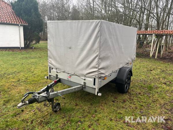 Trailer HUMBAUER 1300 kg med høj presenning