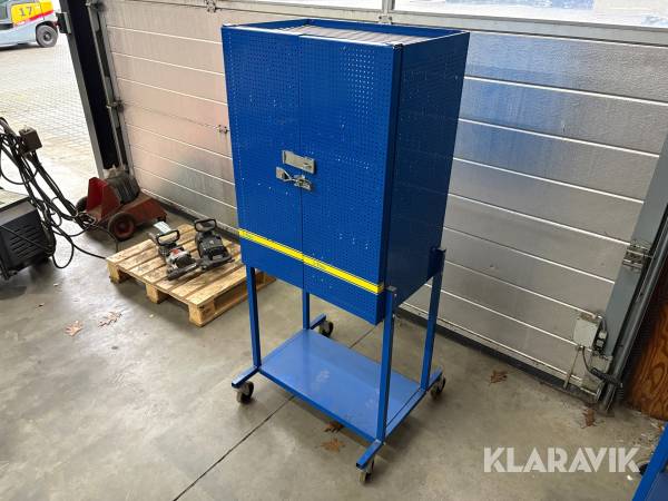 Værktøjsskab på hjul med indhold