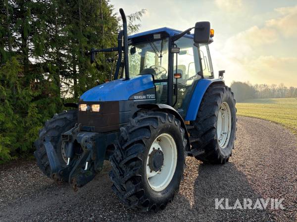 Traktor New Holland TS100