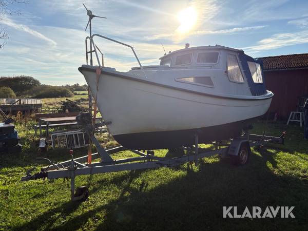 Kabinebåd med bådtrailer