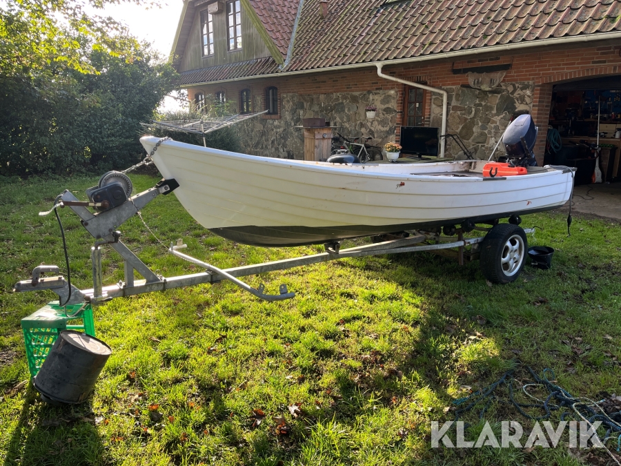 Jolle med ophalervogn og Yamaha motor