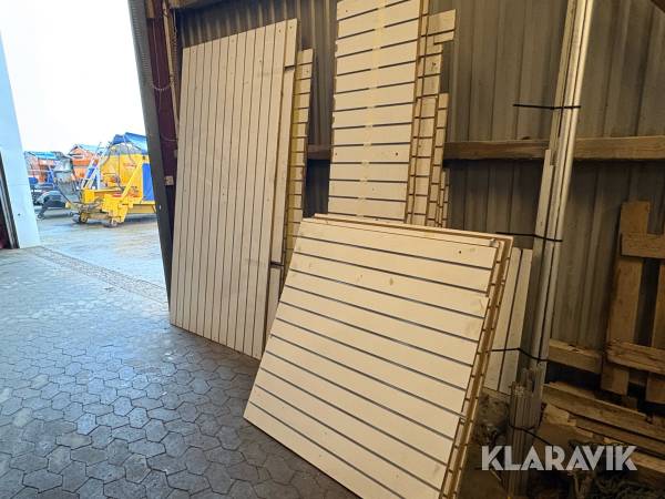 Lamelvægspaneler/slatwall cirka 30 styk assorterede størrelser