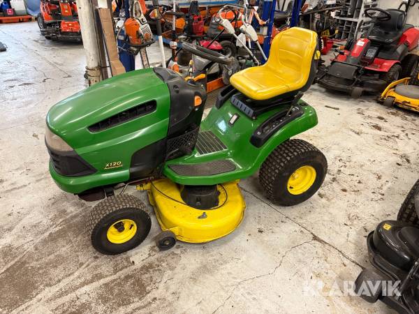 Græsslåmaskine John Deere X120