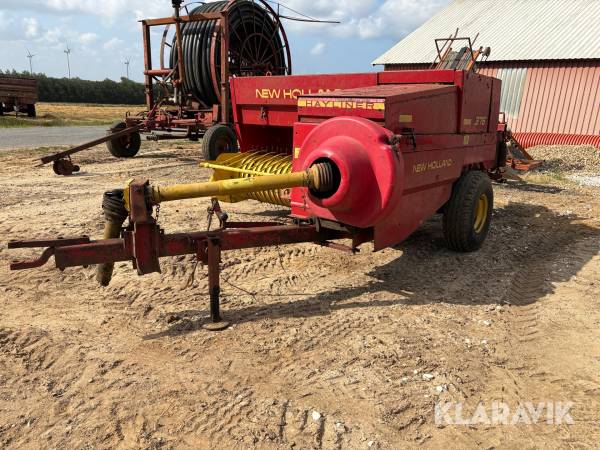 Halmballepresser New Holland Hayliner 378