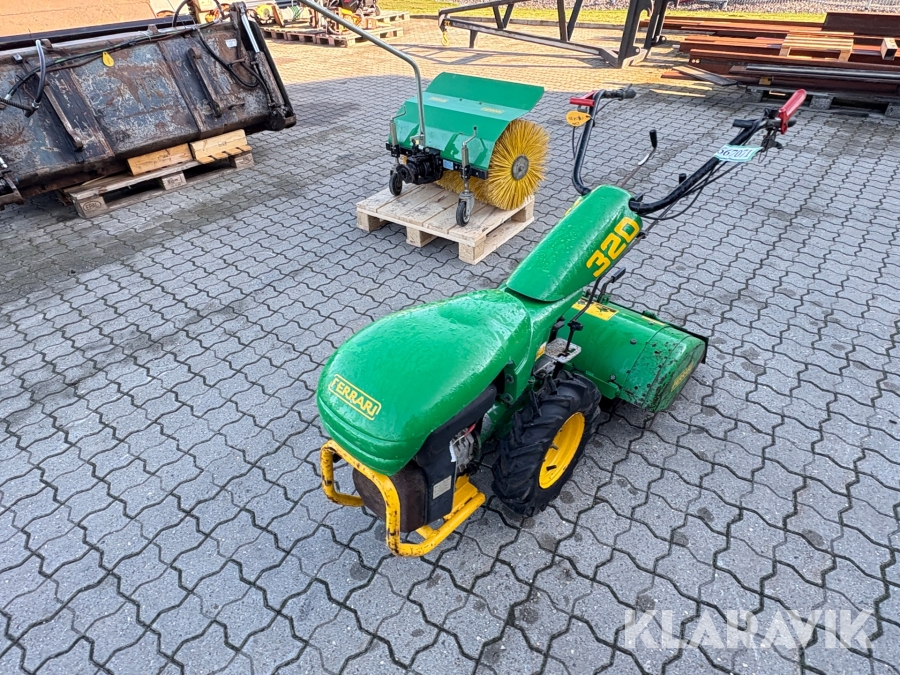 Traktor 2-hjulet Ferrari 320 med fræser og kost