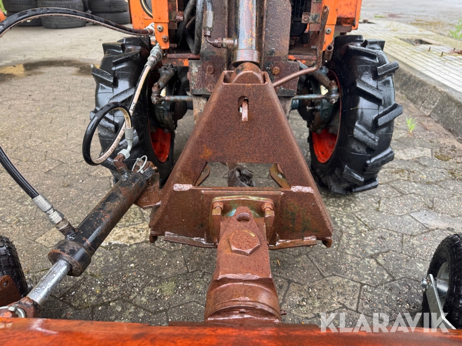 Kompakt traktor Kubota B7 100 HD