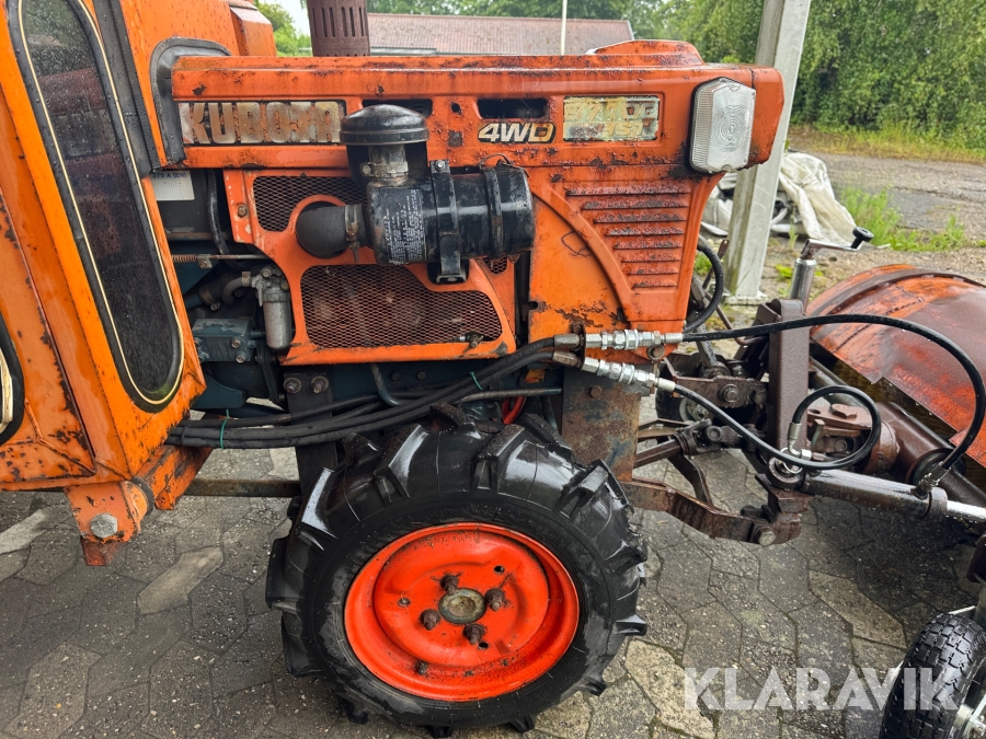 Kompakt traktor Kubota B7 100 HD