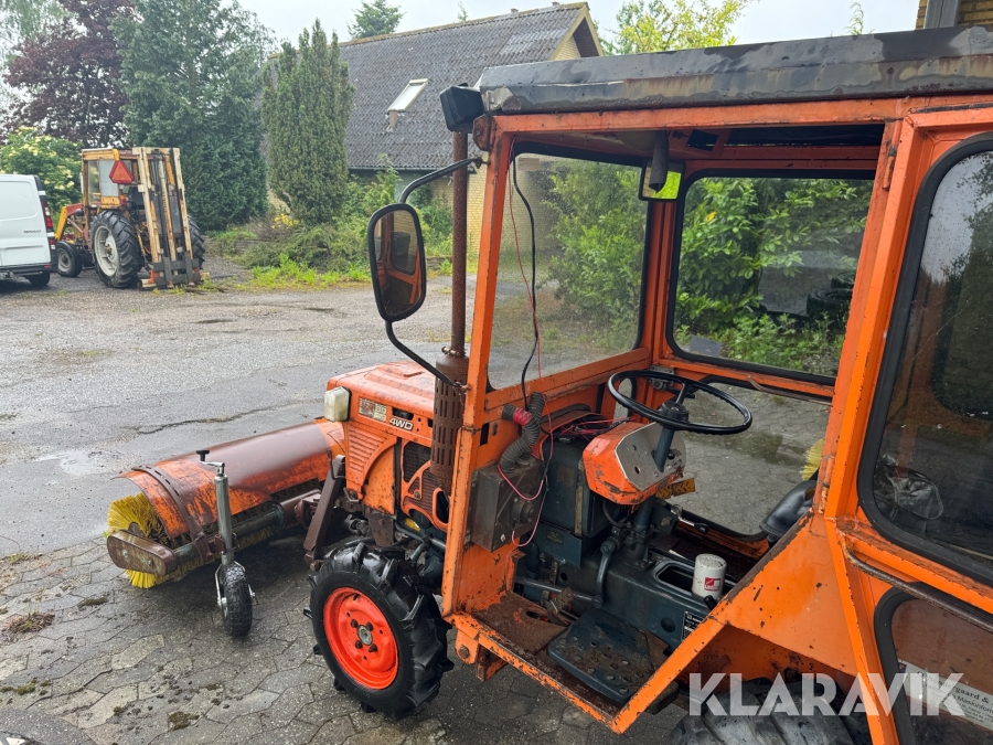 Kompakt traktor Kubota B7 100 HD