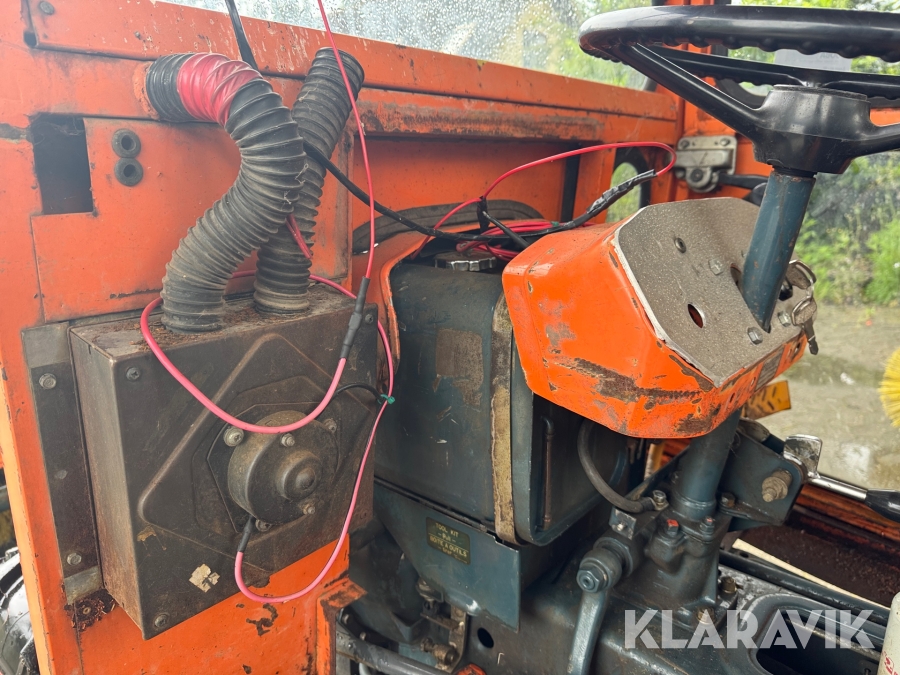 Kompakt traktor Kubota B7 100 HD