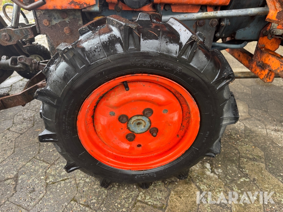 Kompakt traktor Kubota B7 100 HD
