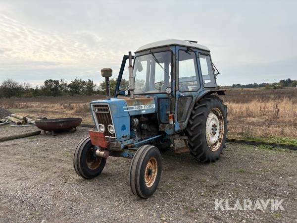 Traktor Ford 4600 , med slagleklipper