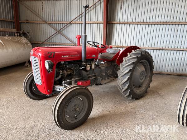 Traktor Massey Ferguson