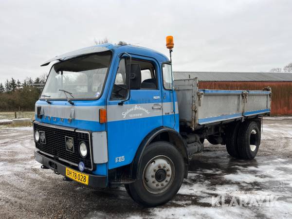 Veteranlastbil Volvo F85 med 3 vejs tip