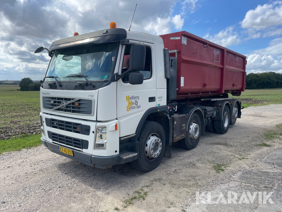 Lastbil Volvo FM400 8X2 med kroghejs