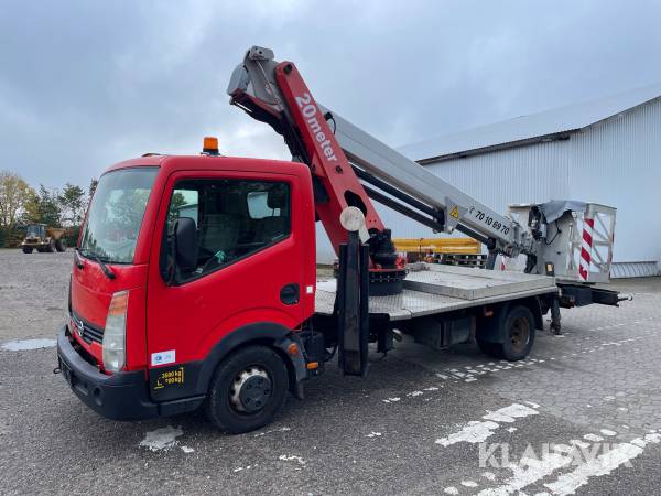 Varebil Nissan F24 med Palfinger PA20T lift