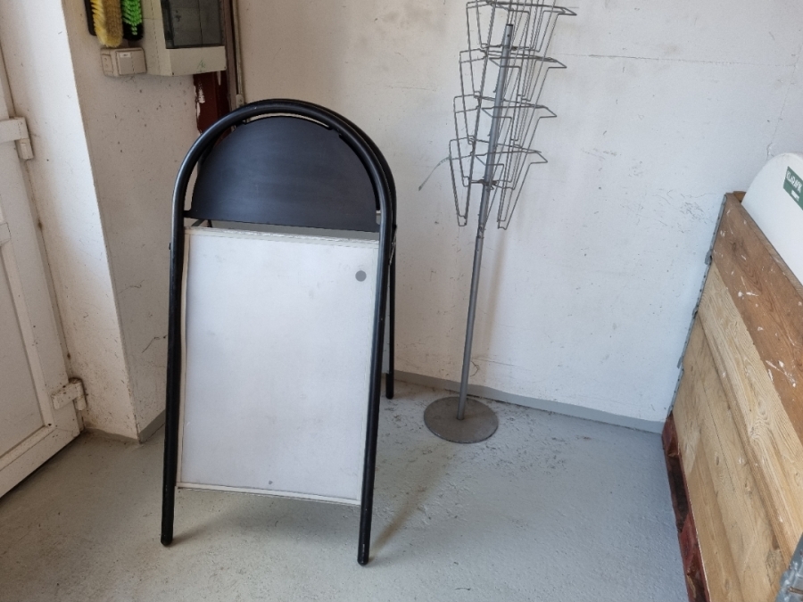 Display stander og skilt