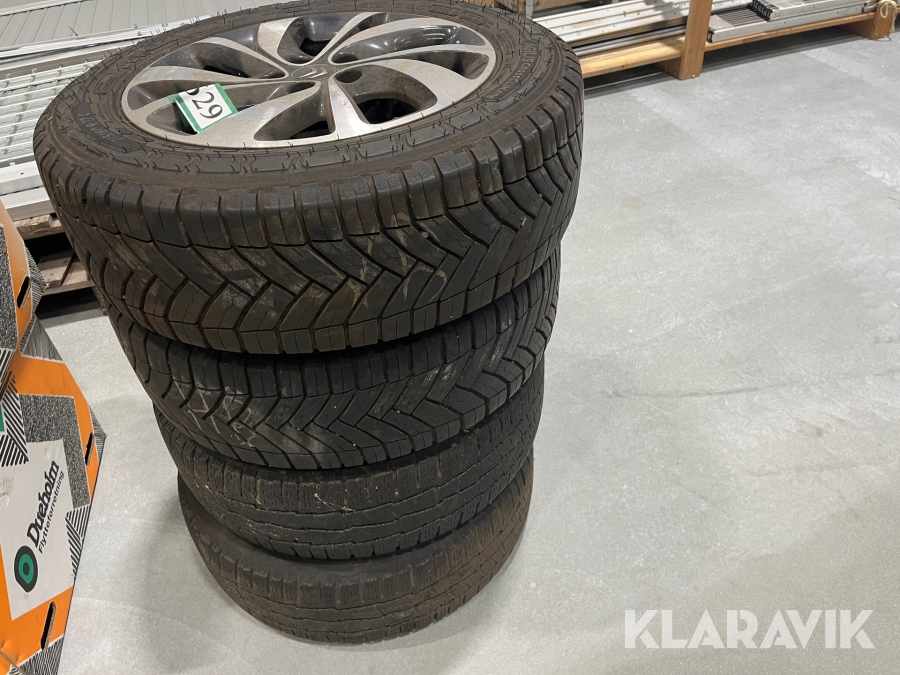Helårsdæk med fælg Michelin 215/60R17 4 styk 