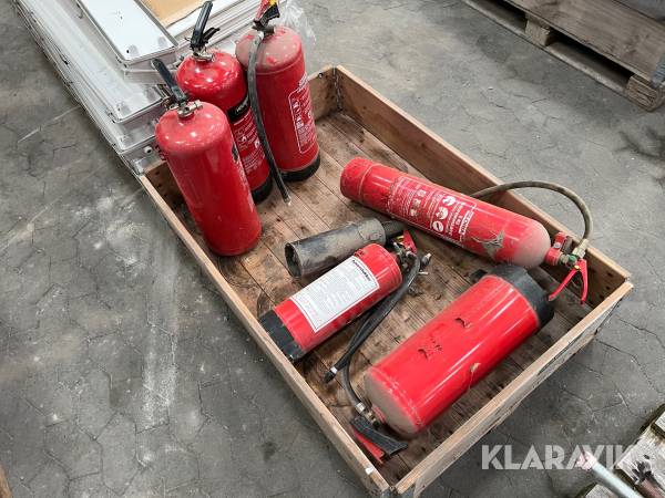 Lot - Pulver- og vandslukkere Housegard og Gloria 12 kg og 9 Liter