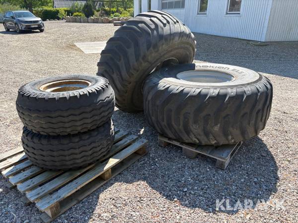 Dæk Nokian & implement 4 styk.
