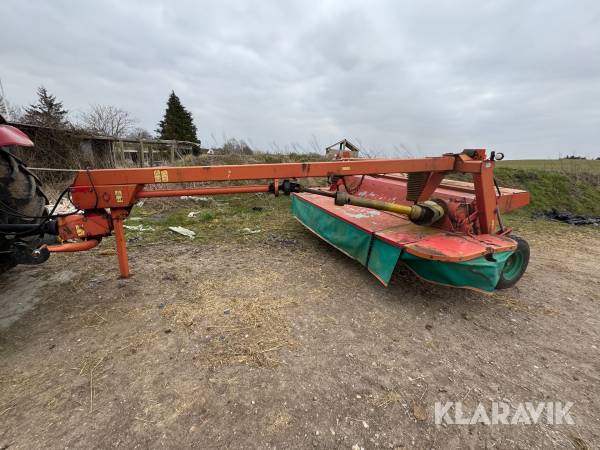 Skårlægger Kvernland Taarup 339 bugseret