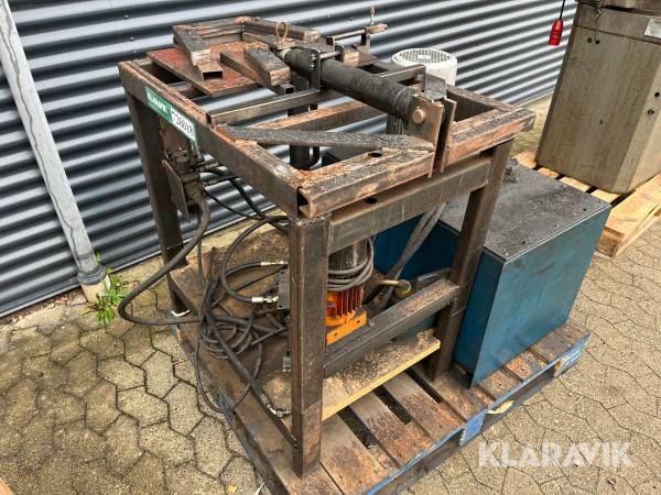 Presse med hydraulikstation