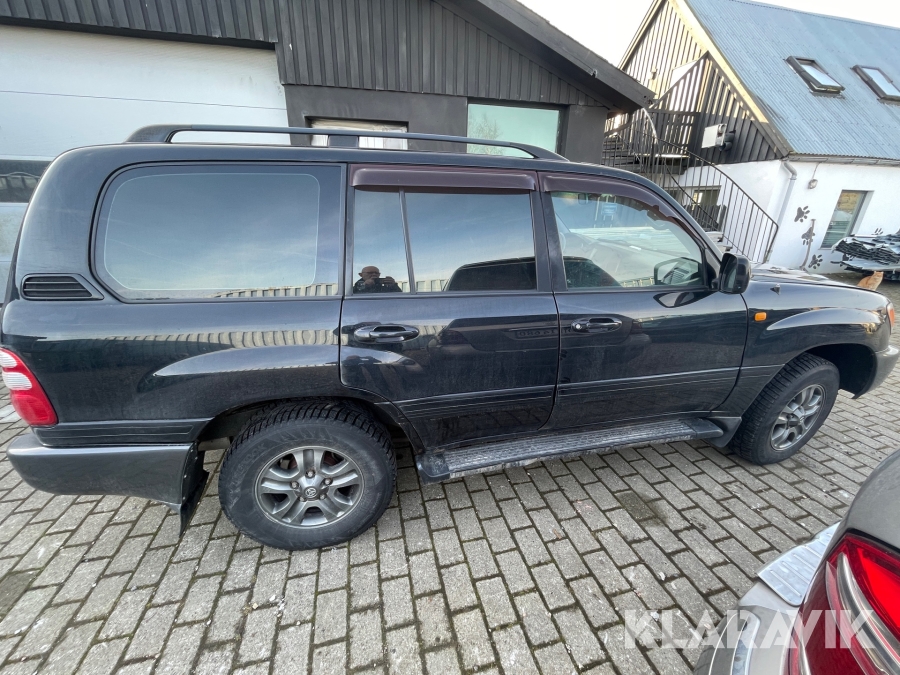 Toyota Land Cruiser V8