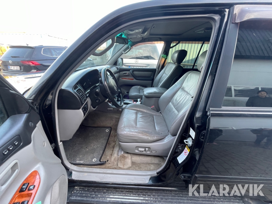 Toyota Land Cruiser V8