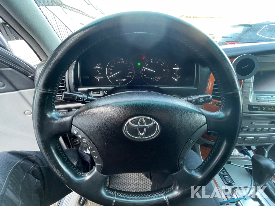 Toyota Land Cruiser V8
