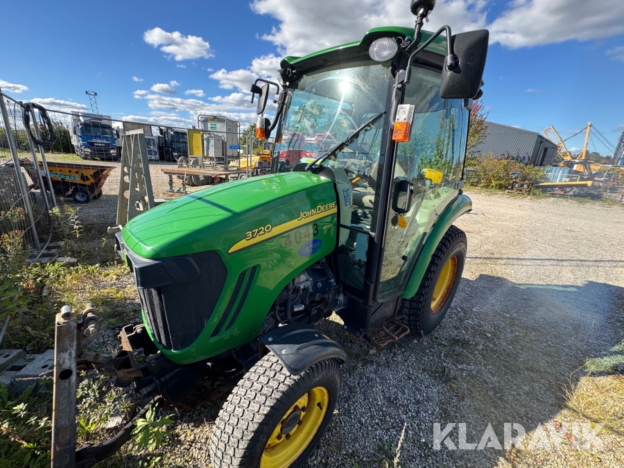 Traktor John Deere 3720 kompaktraktor med førerhus