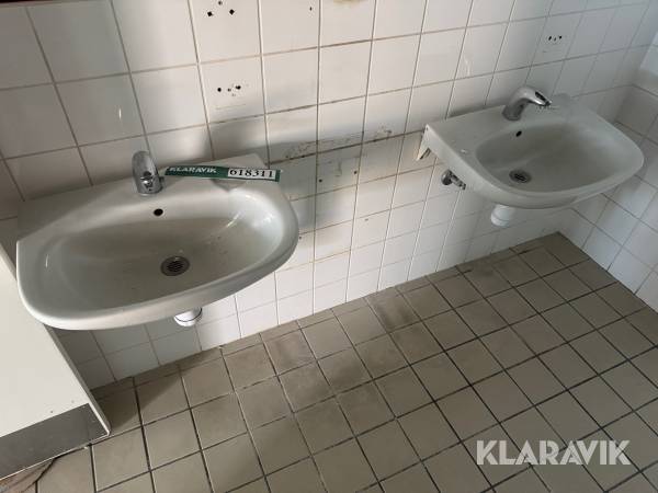 Lot med håndvaske og toiletter