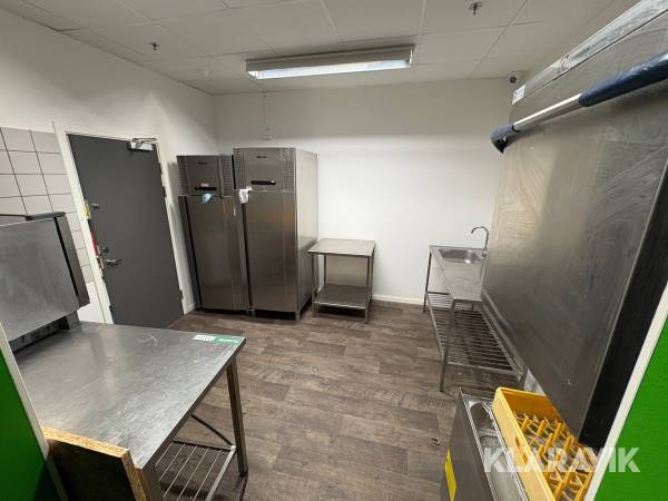 Industrikøleskabe, ovn, opvasker og borde - 6 dele