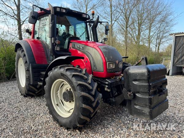 Traktor Valtra N142