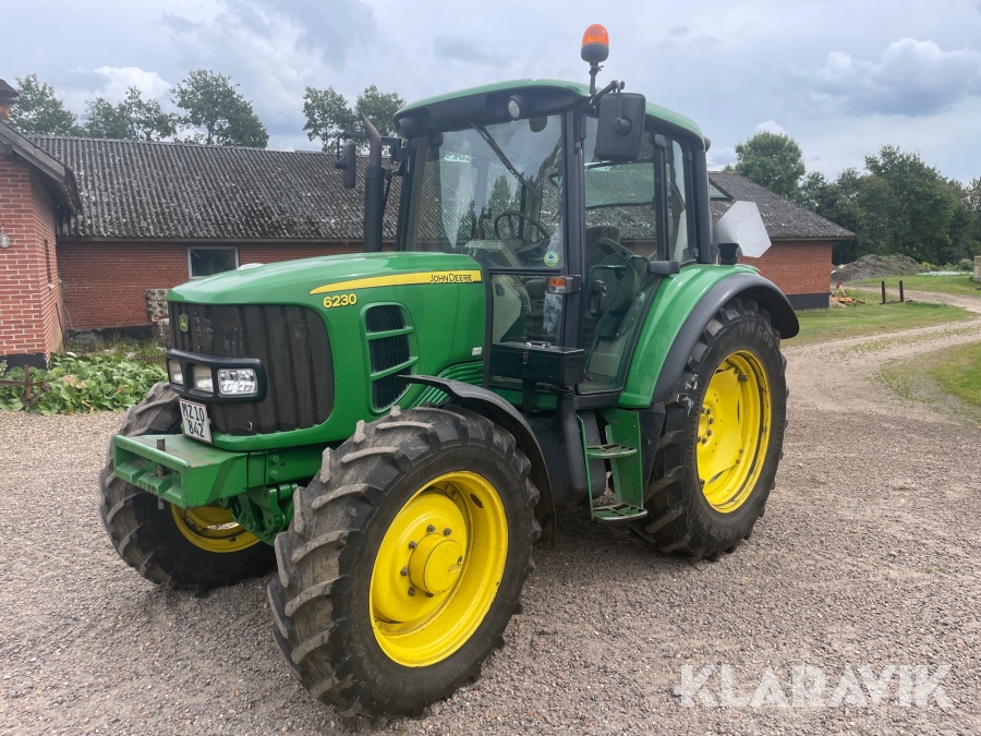 Traktor John Deere 6230