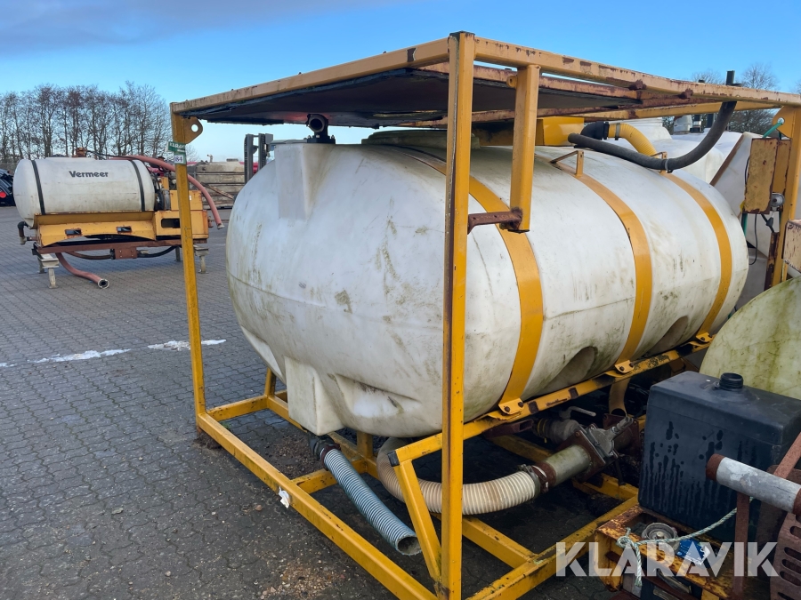 Blandetank i stålbur