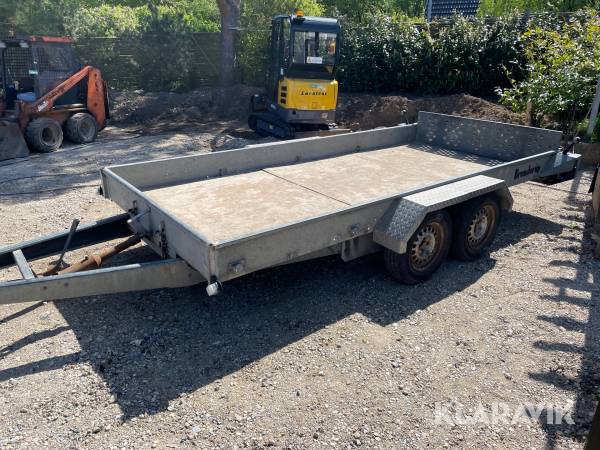 Maskintrailer Brenderup  med vippelad Thule