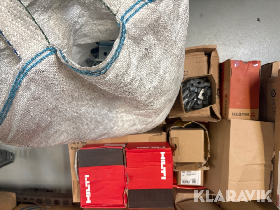 LOT: Bolte, møtrikker, øskner, spændeskiver og diverse Hilti