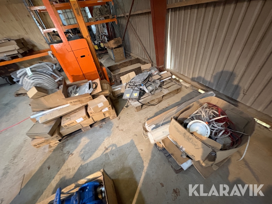 Led lamper samt diverse el 3 paller