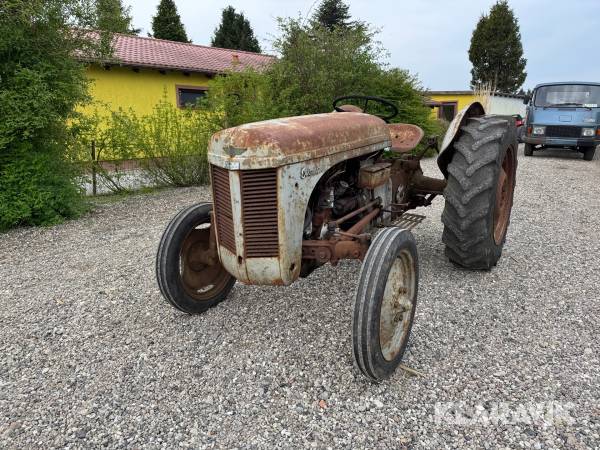 Venterantraktor Massey Ferguson 31