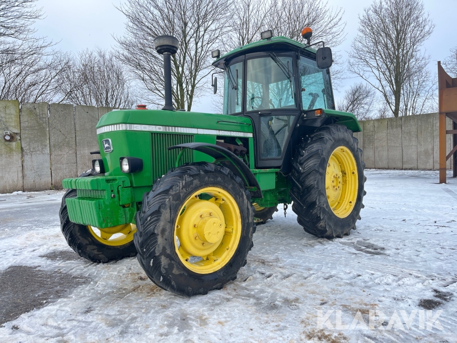 Traktor John Deere 3040