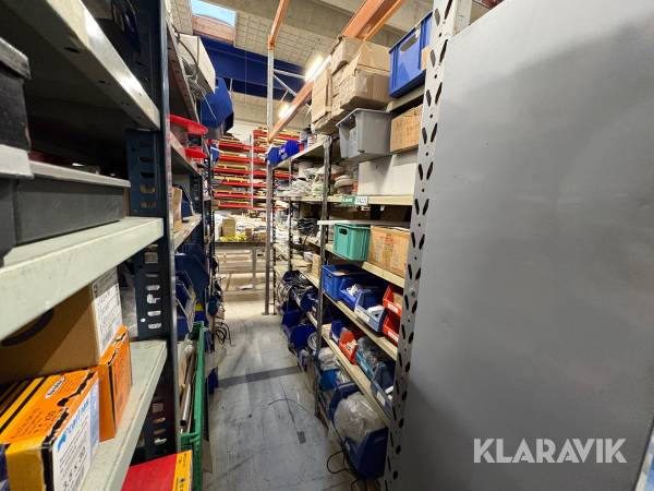 Stålreoler med indhold diverse kabler .