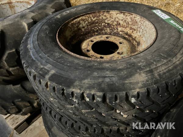 Dæk med fælg Toyo 285/70R19.5 4 styk 
