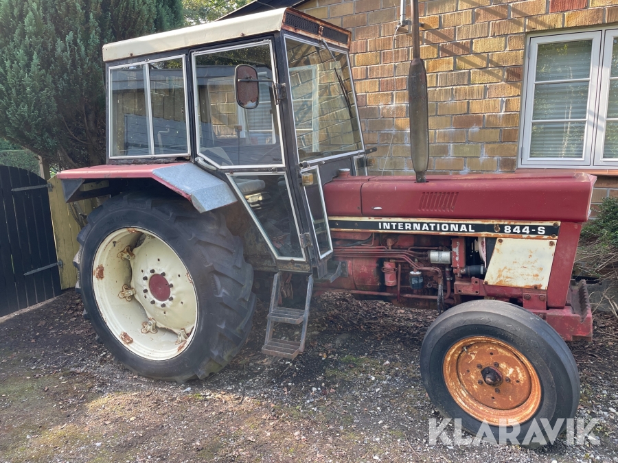 Traktor International 844-S