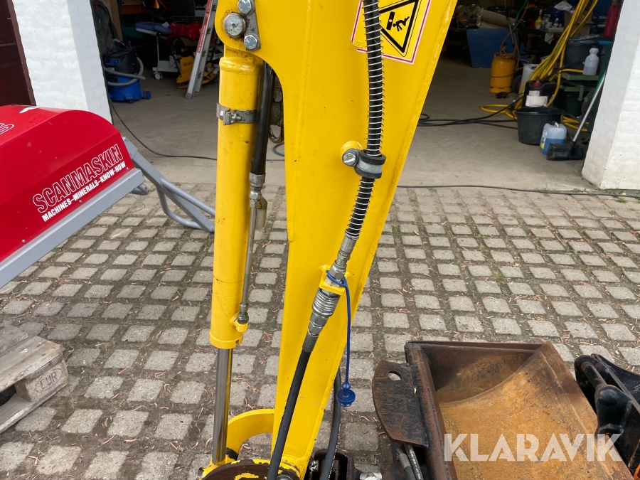 Minigraver Komatsu PC16R med skovle