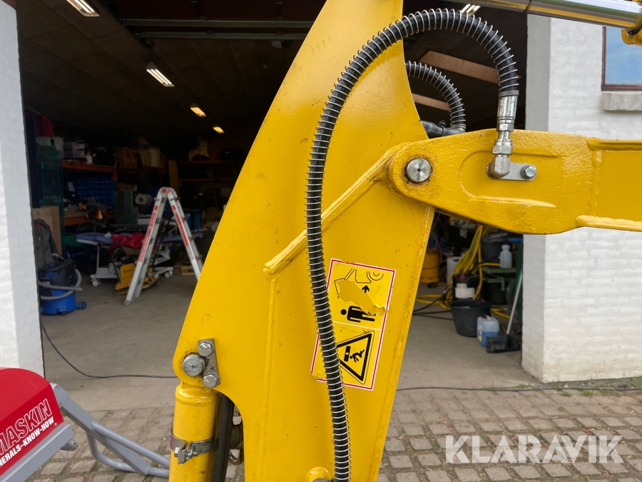 Minigraver Komatsu PC16R med skovle