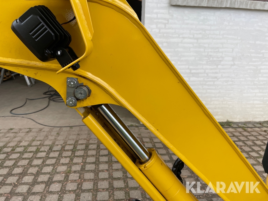 Minigraver Komatsu PC16R med skovle