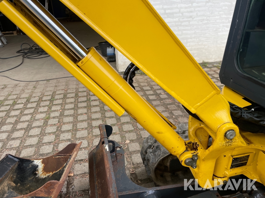 Minigraver Komatsu PC16R med skovle