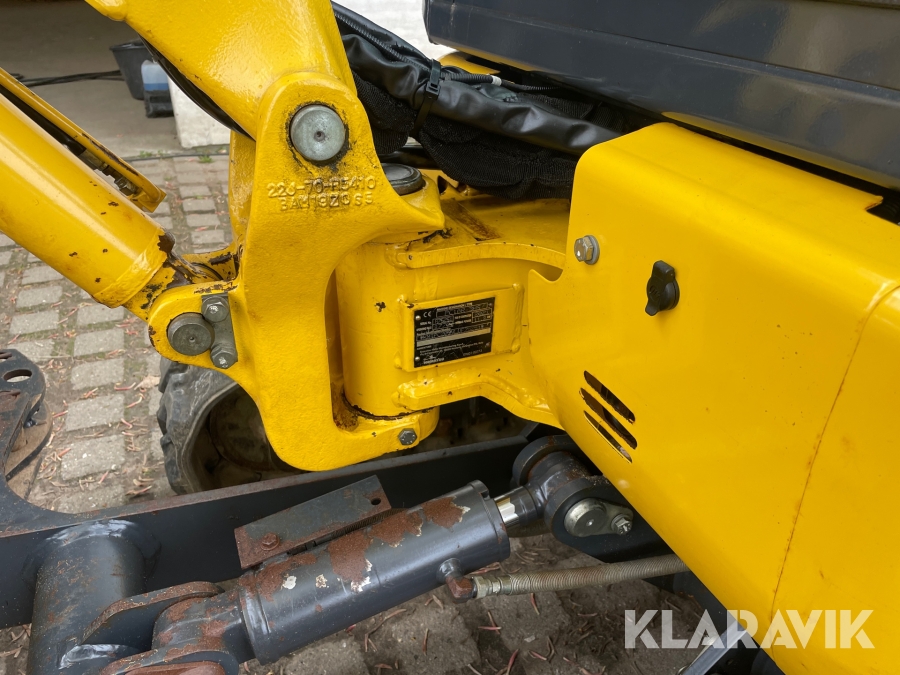Minigraver Komatsu PC16R med skovle