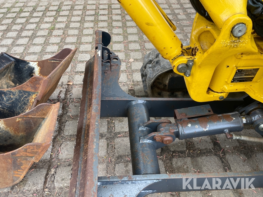 Minigraver Komatsu PC16R med skovle