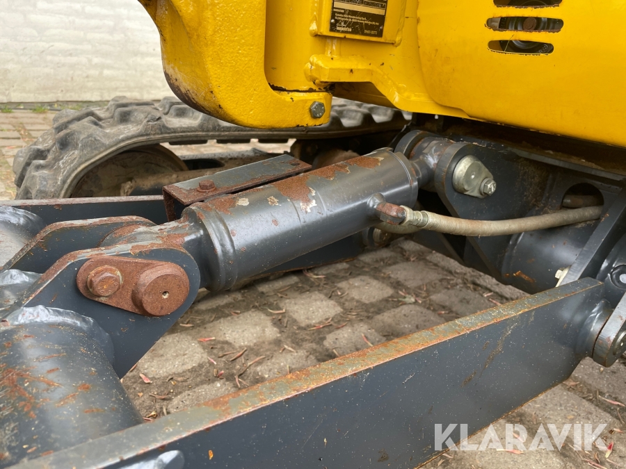 Minigraver Komatsu PC16R med skovle